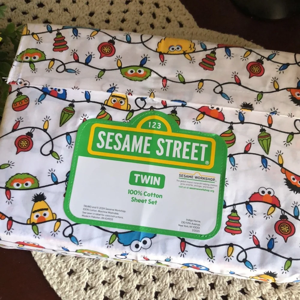 Sesame Street Colorful Christmas Holiday Twin Sheet Set
